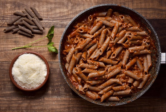 إليكم طريقة تحضير معكرونة بنية بالصلصة للرجيم.. خفيفة ولذيذة صورة رقم 1 إليكم طريقة تحضير معكرونة بنية بالصلصة للرجيم.. خفيفة ولذيذة صورة رقم 1