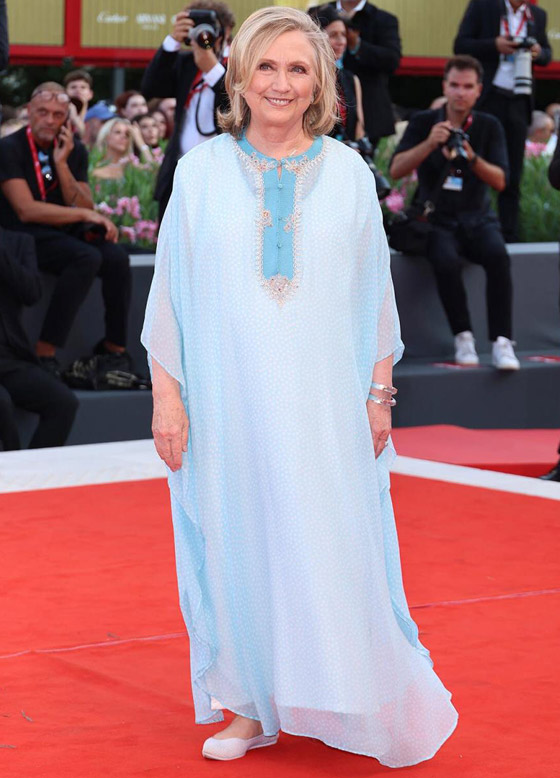 قفطان مغربي أزرق واسع يضع هيلاري كلينتون في ورطة (صور)!! صورة رقم 5 قفطان مغربي أزرق واسع يضع هيلاري كلينتون في ورطة (صور)!! صورة رقم 5