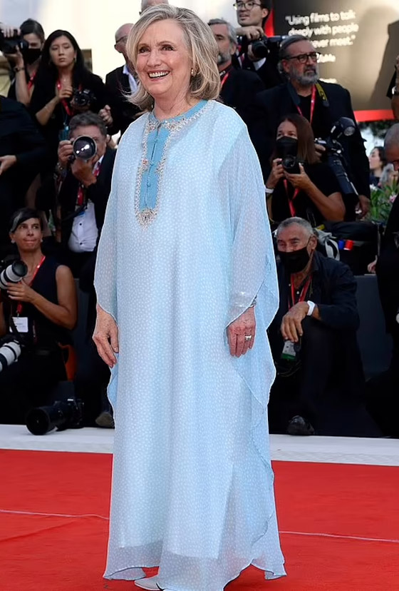 قفطان مغربي أزرق واسع يضع هيلاري كلينتون في ورطة (صور)!! صورة رقم 11 قفطان مغربي أزرق واسع يضع هيلاري كلينتون في ورطة (صور)!! صورة رقم 11