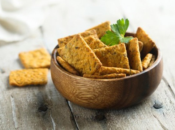 إليكم طريقة عمل كراكرز صحي.. سهل وطيب صورة رقم 1 إليكم طريقة عمل كراكرز صحي.. سهل وطيب صورة رقم 1