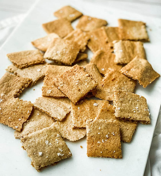 إليكم طريقة عمل كراكرز صحي.. سهل وطيب صورة رقم 3 إليكم طريقة عمل كراكرز صحي.. سهل وطيب صورة رقم 3