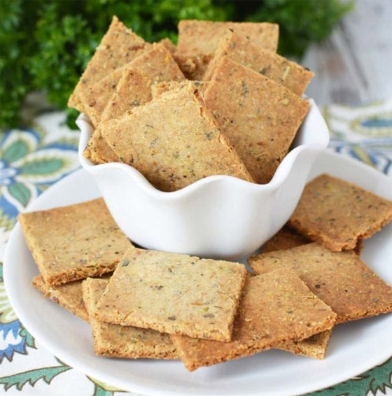 إليكم طريقة عمل كراكرز صحي.. سهل وطيب صورة رقم 4 إليكم طريقة عمل كراكرز صحي.. سهل وطيب صورة رقم 4