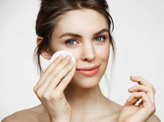 كيف تجعلون بشرتكم متوهجة ومشرقة بشكل طبيعي؟ إليكم 8 نصائح.. صورة رقم 1 كيف تجعلون بشرتكم متوهجة ومشرقة بشكل طبيعي؟ إليكم 8 نصائح.. صورة رقم 1