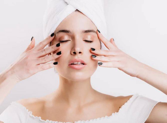 كيف تجعلون بشرتكم متوهجة ومشرقة بشكل طبيعي؟ إليكم 8 نصائح.. صورة رقم 4 كيف تجعلون بشرتكم متوهجة ومشرقة بشكل طبيعي؟ إليكم 8 نصائح.. صورة رقم 4