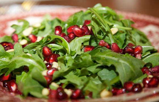 إليكم وصفة سلطة الجرجير بالرمان.. سهلة وصحية صورة رقم 4 إليكم وصفة سلطة الجرجير بالرمان.. سهلة وصحية صورة رقم 4