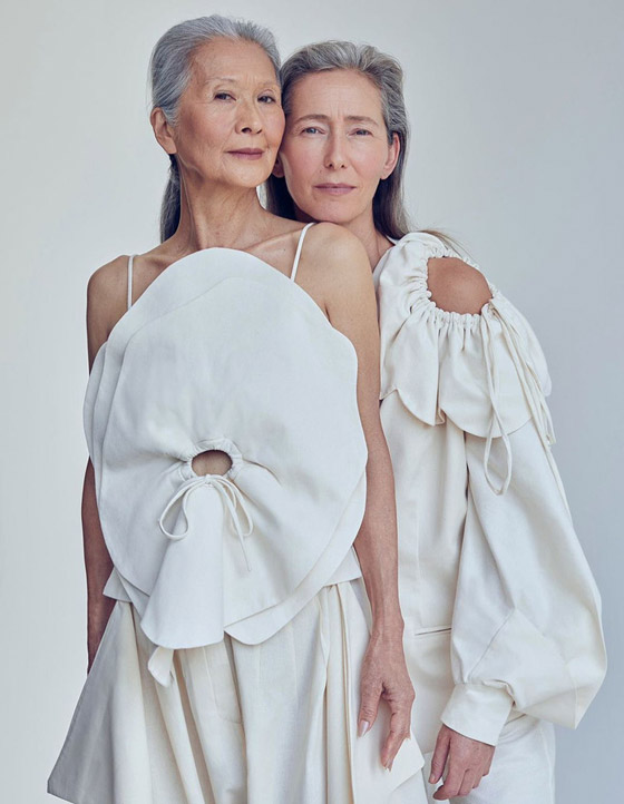 صور: عارضة أزياء بعمر 71 تكسر الصورة النمطية للجمال بعالم الموضة صورة رقم 5