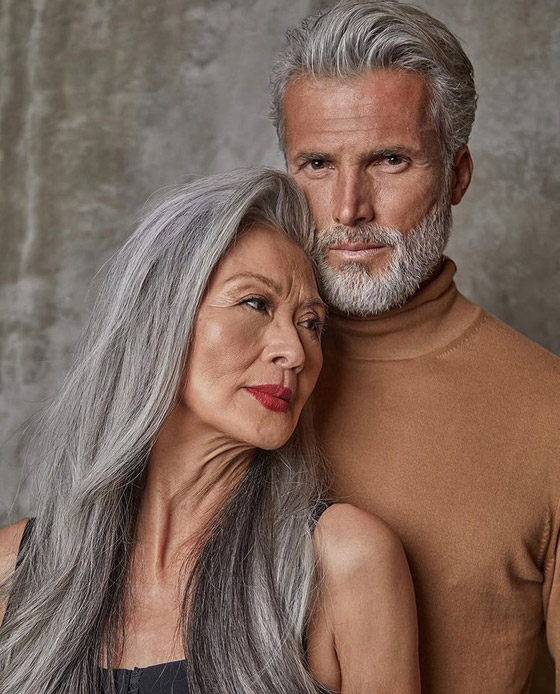 صور: عارضة أزياء بعمر 71 تكسر الصورة النمطية للجمال بعالم الموضة صورة رقم 6