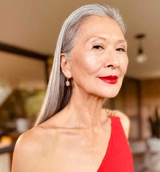 صور: عارضة أزياء بعمر 71 تكسر الصورة النمطية للجمال بعالم الموضة صورة رقم 8