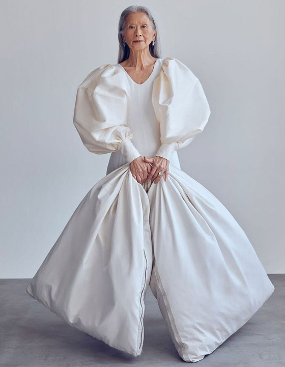 صور: عارضة أزياء بعمر 71 تكسر الصورة النمطية للجمال بعالم الموضة صورة رقم 11