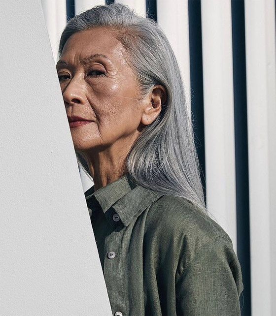 صور: عارضة أزياء بعمر 71 تكسر الصورة النمطية للجمال بعالم الموضة صورة رقم 16