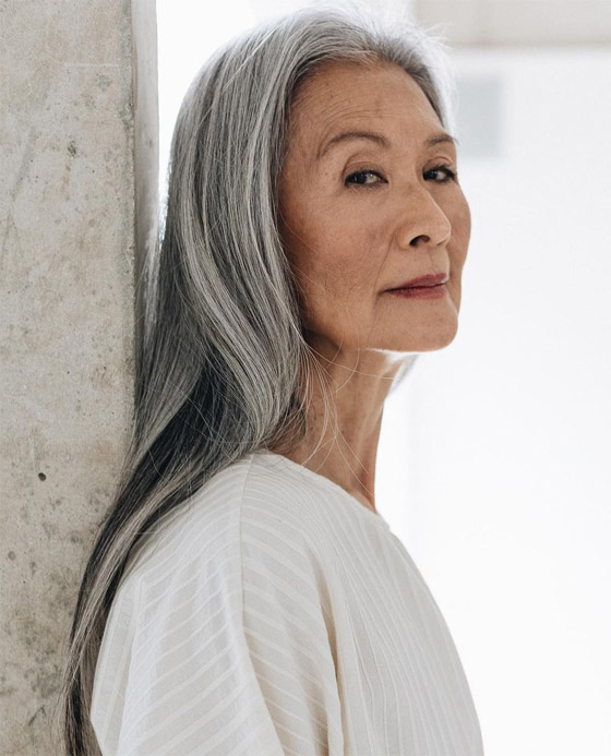 صور: عارضة أزياء بعمر 71 تكسر الصورة النمطية للجمال بعالم الموضة صورة رقم 17