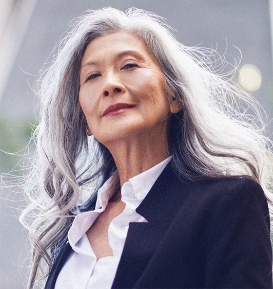 صور: عارضة أزياء بعمر 71 تكسر الصورة النمطية للجمال بعالم الموضة صورة رقم 19