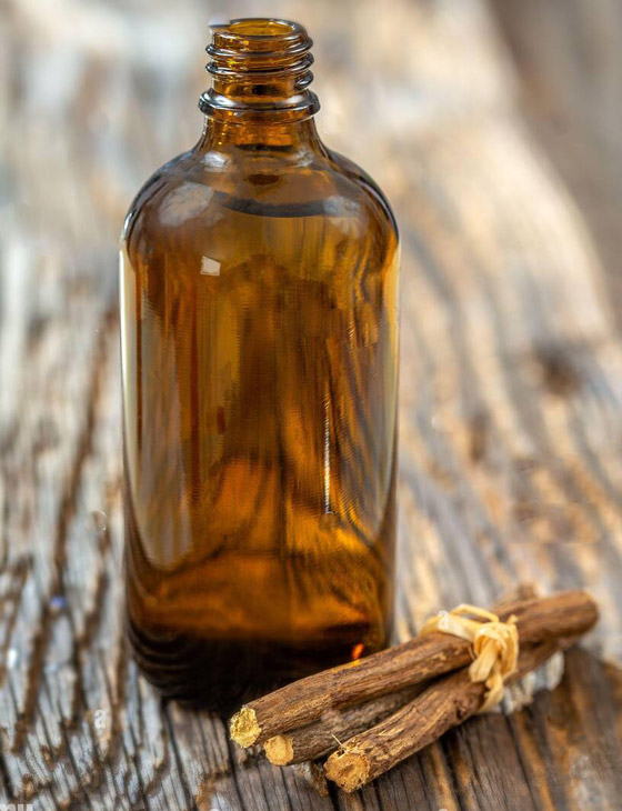 يعالج حب الشباب ويزيل تصبغات الجلد.. 5 فوائد لزيت العرق سوس للبشرة صورة رقم 5