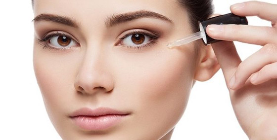 ما هو أفضل وقت لتطبيق المصل تحت العينين؟ صورة رقم 2