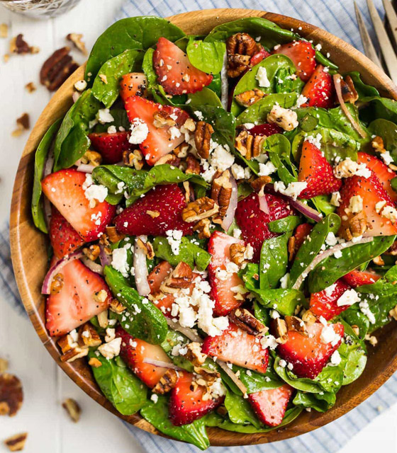 إليكم وصفة سلطة سبانخ بالفراولة للرجيم.. شهية وخفيفة صورة رقم 3