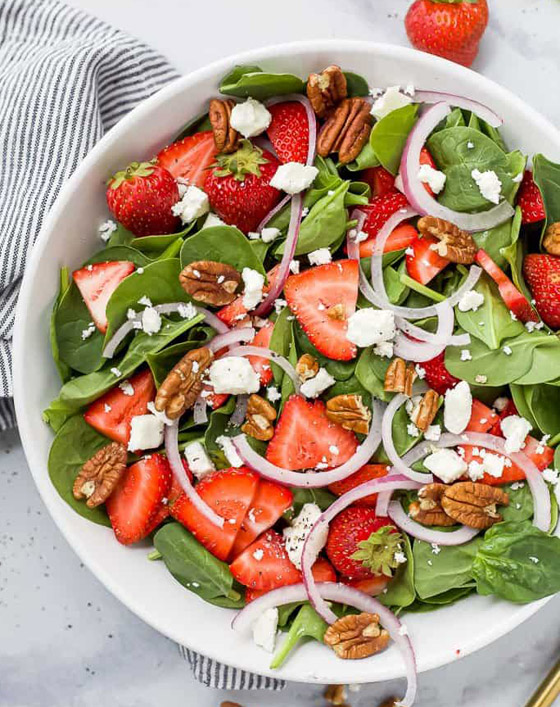 إليكم وصفة سلطة سبانخ بالفراولة للرجيم.. شهية وخفيفة صورة رقم 5