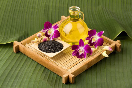 لهذه الأسباب.. لن تتخلي عن زيت السمسم في منزلك صورة رقم 1