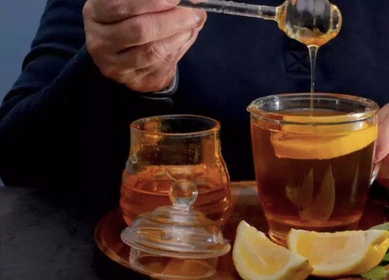 هل يفرز العسل السموم عند خلطة بمشروب ساخن؟ صورة رقم 7