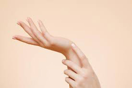 6 وصفات سهلة وسريعة لتبييض وتفتيح لون اليدين صورة رقم 3
