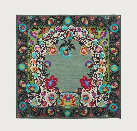 اليك سيدتي : أجمل الأوشحة الخضراء من أشهر دور الأزياء صورة رقم 3 اليك سيدتي : أجمل الأوشحة الخضراء من أشهر دور الأزياء صورة رقم 3