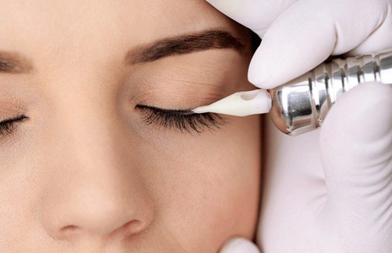 المكياج الدائم.. جمال وإثارة لا يخلو من المتاعب صورة رقم 1