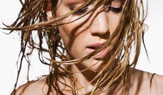 6 أسباب تجعل شعركِ دهنياً صورة رقم 4