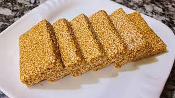 بمناسبة المولد النبوي الشريف... اليكم طريقة عمل السمسمية في البيت بالعسل و بدون عسل صورة رقم 3