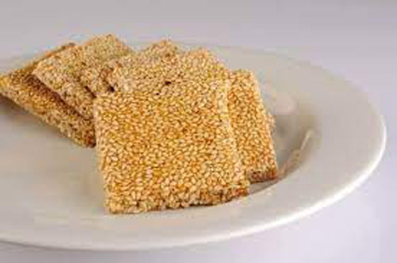 بمناسبة المولد النبوي الشريف... اليكم طريقة عمل السمسمية في البيت بالعسل و بدون عسل صورة رقم 4