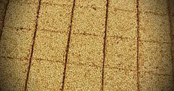 بمناسبة المولد النبوي الشريف... اليكم طريقة عمل السمسمية في البيت بالعسل و بدون عسل صورة رقم 5