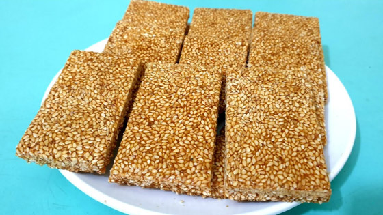 بمناسبة المولد النبوي الشريف... اليكم طريقة عمل السمسمية في البيت بالعسل و بدون عسل صورة رقم 6