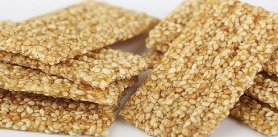 بمناسبة المولد النبوي الشريف... اليكم طريقة عمل السمسمية في البيت بالعسل و بدون عسل صورة رقم 7