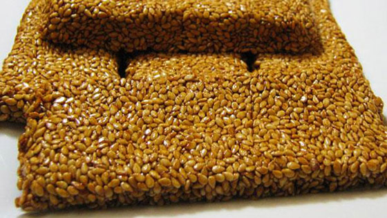 بمناسبة المولد النبوي الشريف... اليكم طريقة عمل السمسمية في البيت بالعسل و بدون عسل صورة رقم 8