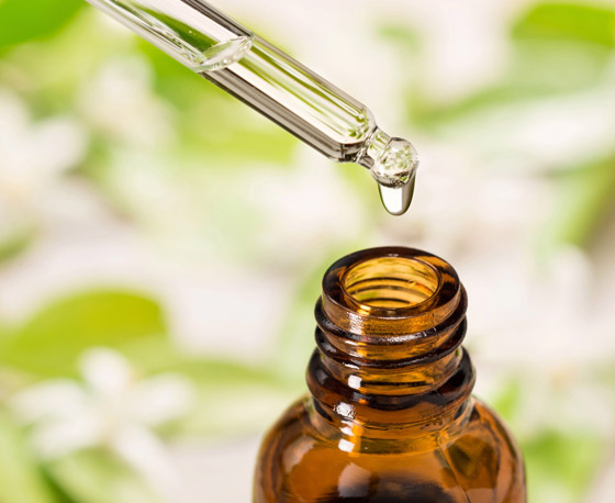 تقليل نمو شعر الجسم وتفتيح البشرة.. إليكم فوائد زيت بيض النمل صورة رقم 1 تقليل نمو شعر الجسم وتفتيح البشرة.. إليكم فوائد زيت بيض النمل صورة رقم 1