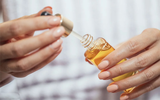 تقليل نمو شعر الجسم وتفتيح البشرة.. إليكم فوائد زيت بيض النمل صورة رقم 4 تقليل نمو شعر الجسم وتفتيح البشرة.. إليكم فوائد زيت بيض النمل صورة رقم 4