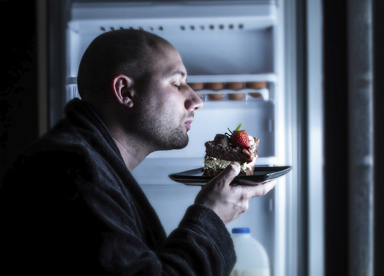 لمحبي الأكل في وقت متأخر.. هذا ما يحدث لصحتكم! صورة رقم 4