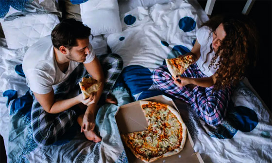 لمحبي الأكل في وقت متأخر.. هذا ما يحدث لصحتكم! صورة رقم 2