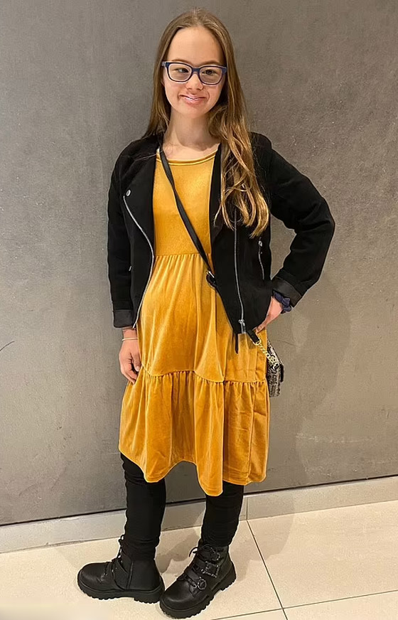 مراهقة مصابة بمتلازمة 