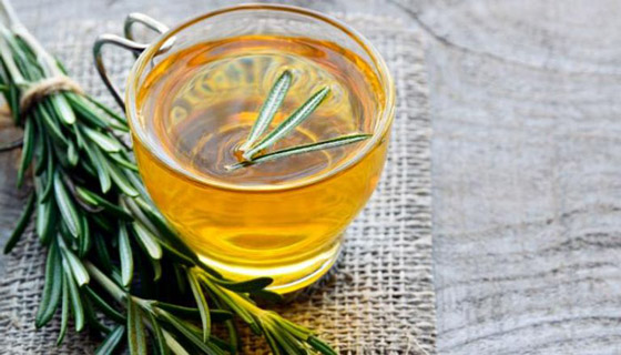 ماذا يحدث لشعرك إذا غسلته بماء الروزماري؟ صورة رقم 2