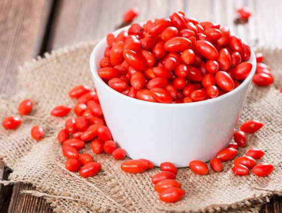 يحارب الخلايا السرطانية وفقر الدم.. فوائد توت الغوجي الصحية مذهلة صورة رقم 2