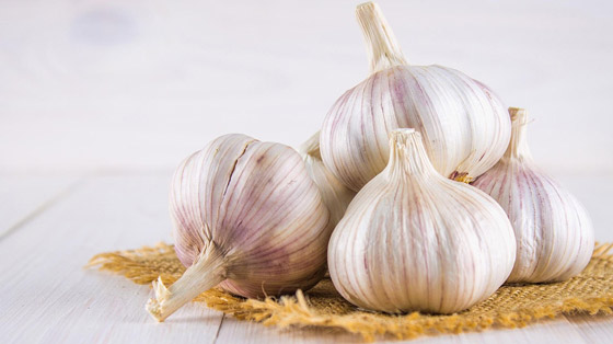 ما علاقة الثوم بالحفاظ على نظافة حمام المنزل؟ صورة رقم 1