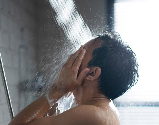 3 خطوات مهمة عند الاستحمام لتحسين الصحة العامة صورة رقم 2