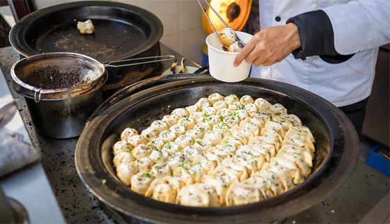 أوزة محمصة وديم سوم.. أشهر 10 أطباق شهية تعكس غنى المطبخ الصيني صورة رقم 3 أوزة محمصة وديم سوم.. أشهر 10 أطباق شهية تعكس غنى المطبخ الصيني صورة رقم 3