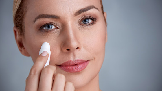 تقليل الملح إحداها.. طرق طبيعية للتخلص من الهالات السوداء صورة رقم 6