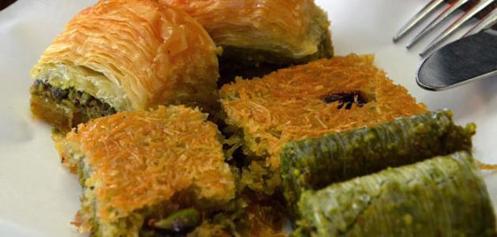 اليكم طريقة تحضير كلاج بالمهلبية والفستق الحلبي صورة رقم 6