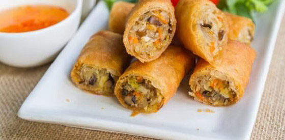 بمكونات بسيطة جدا.. إليكم طريقة تحضير سبرينغ رولز ولا أشهى صورة رقم 1