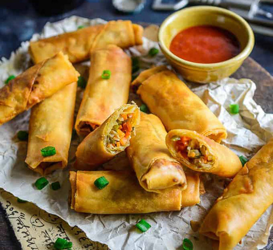 بمكونات بسيطة جدا.. إليكم طريقة تحضير سبرينغ رولز ولا أشهى صورة رقم 6