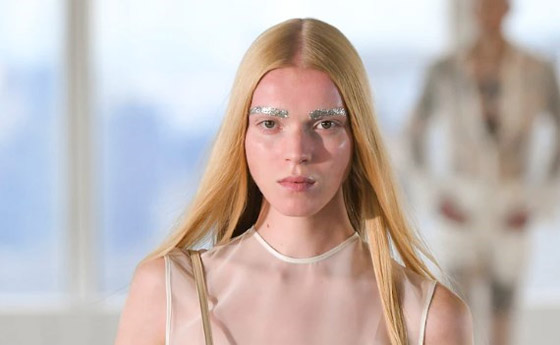 هل تجرؤين على تطبيق المكياج اللامع في الخريف؟ صورة رقم 4