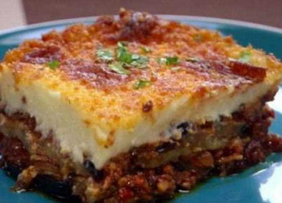 اليكم طريقة مسقعة باللحم المفروم والباشميل صورة رقم 2