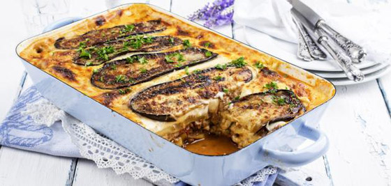 اليكم طريقة مسقعة باللحم المفروم والباشميل صورة رقم 6