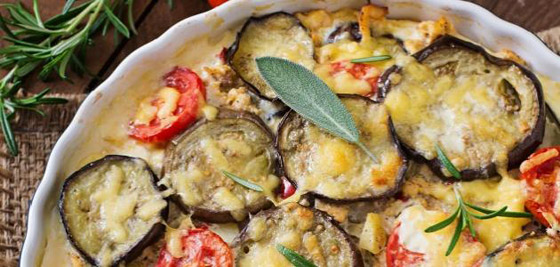 اليكم طريقة مسقعة باللحم المفروم والباشميل صورة رقم 7